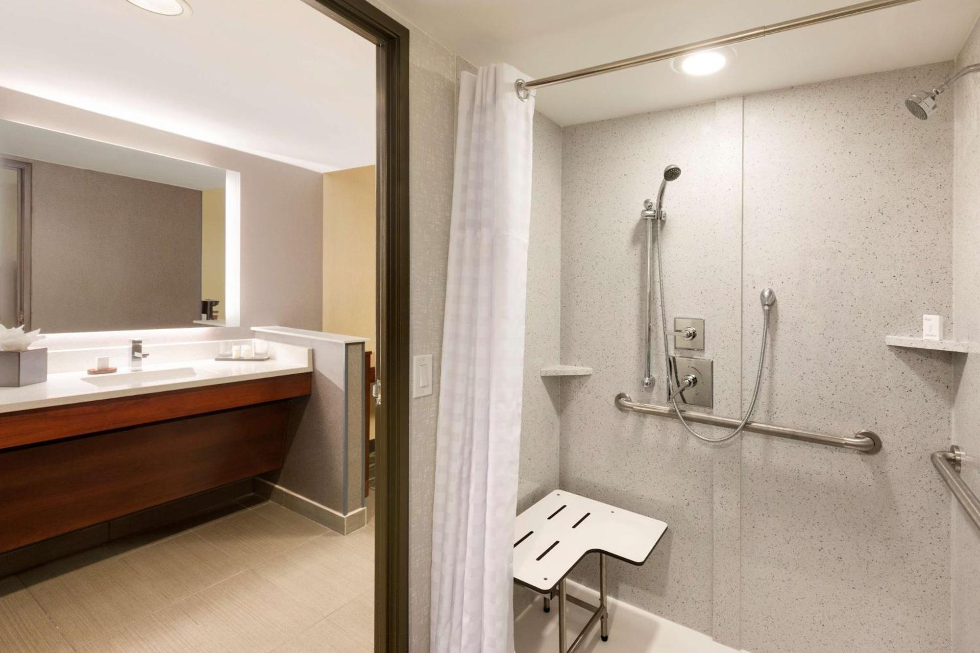 Embassy Suites By Hilton Atlanta Airport College Park Esterno foto