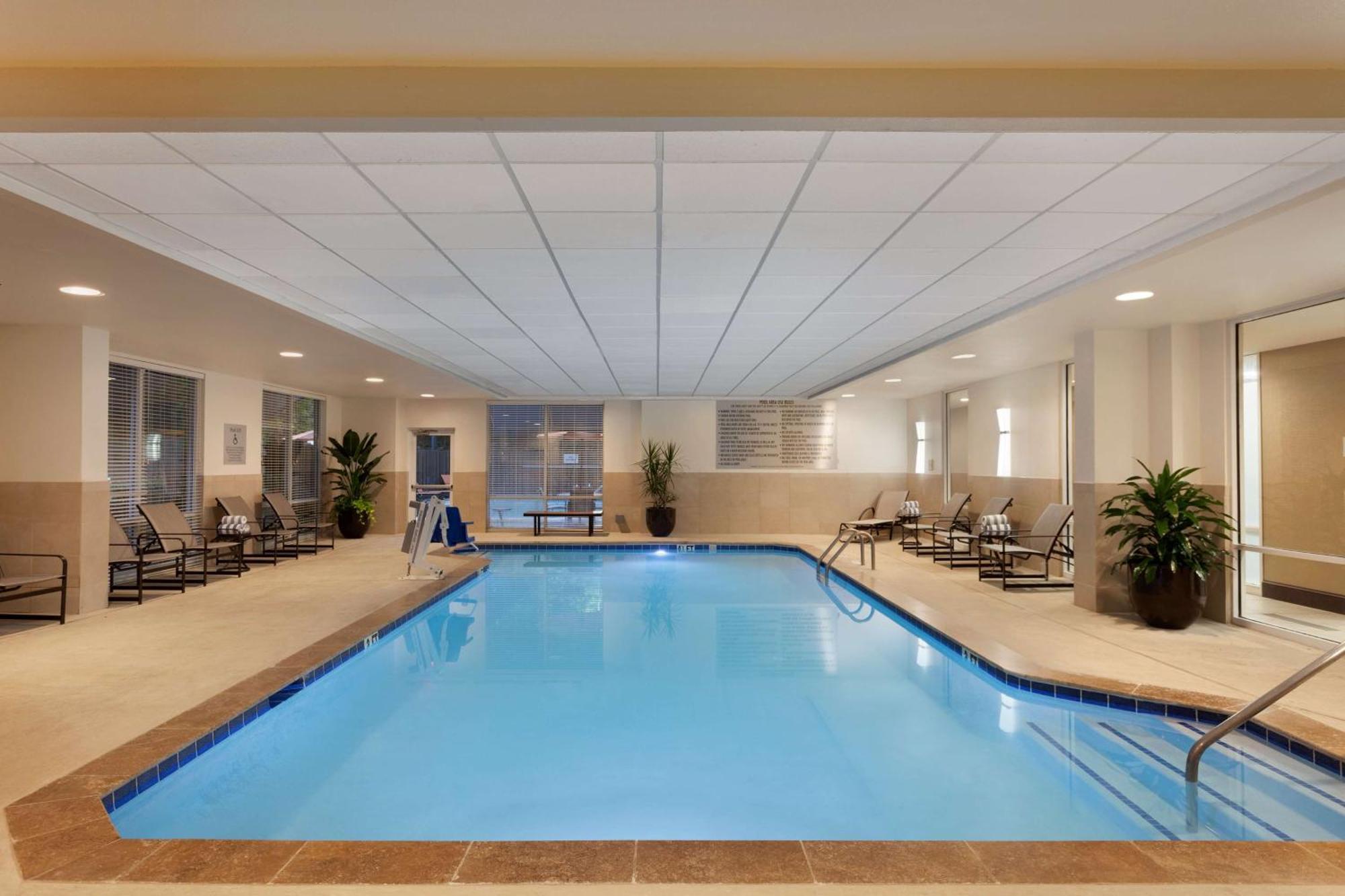 Embassy Suites By Hilton Atlanta Airport College Park Esterno foto