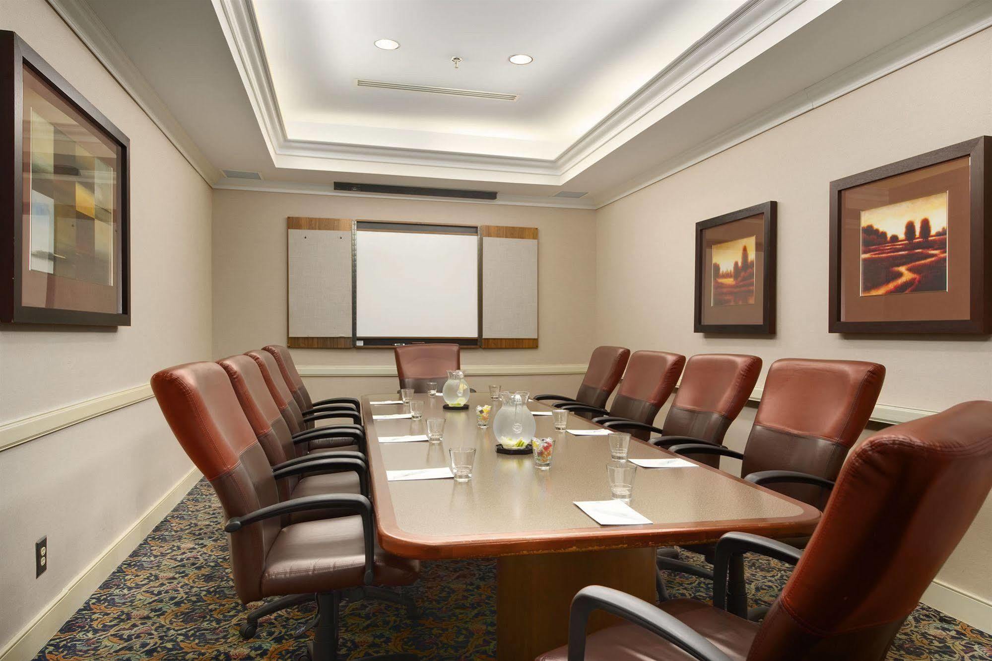 Embassy Suites By Hilton Atlanta Airport College Park Affari foto